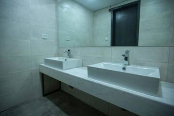 Фото номера Кровать в общем 4-местном номере для мужчин и женщин Хостелы Hostel Abano г. Тбилиси 10